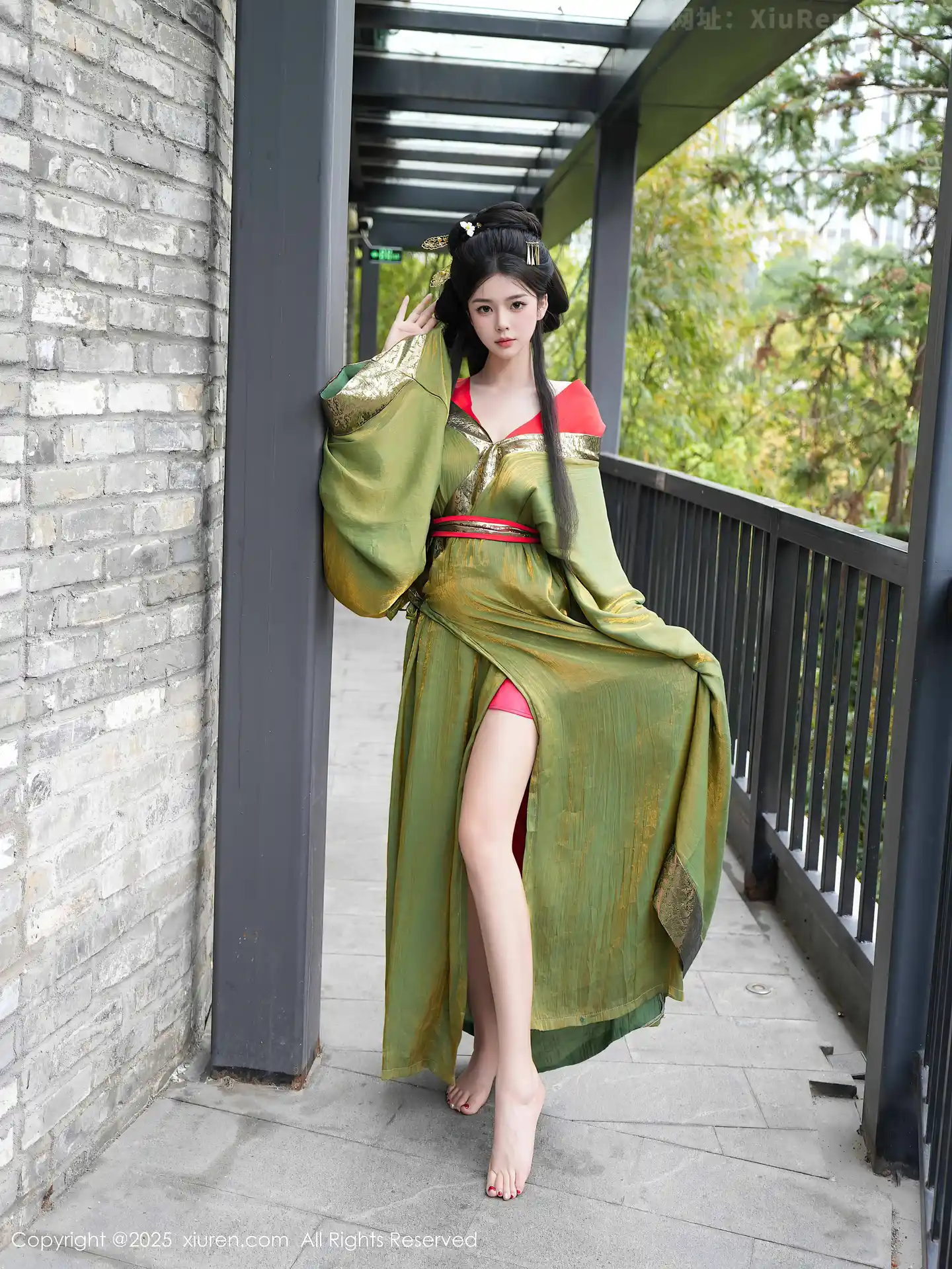 图片[4]-[XiuRen秀人网] VOL.10126 模特雪糕CiCi性感绿色古风服饰露红色情趣服饰秀美腿诱惑写真68P-秀人网官方网站